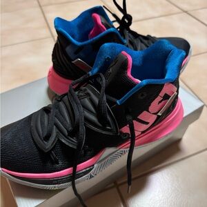Kyrie 5 Men’s Sneakers